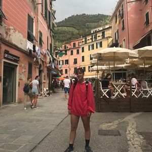 Meet your Posher, Lara